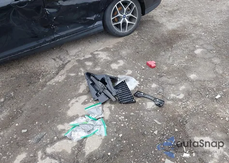 2018 Toyota Rav4 Hybrid Limited z USA, uszkodzony, nr VIN JTMDJREV1JD214027